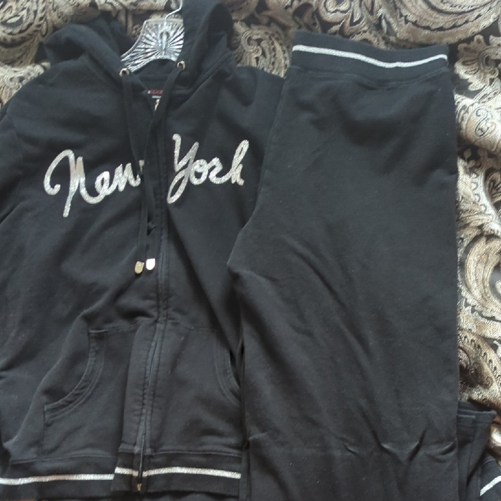 Black 'New York' Hoodie and Joggers Set